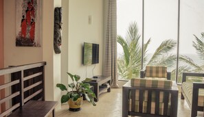 Villa Élite, 2 chambres, fumeur, en face de la plage | Aire de séjour | Téléviseur à écran plat