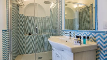 Junior Studio Suite, Terrace | Bathroom | Hydromassage showerhead, free toiletries, hair dryer, slippers