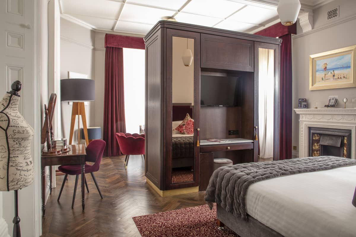 Ropa de cama de alta calidad y minibar