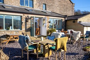 Terrace/patio - Middle Studfold Farm B&B (Settle)