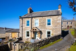 Pintu masuk hartanah