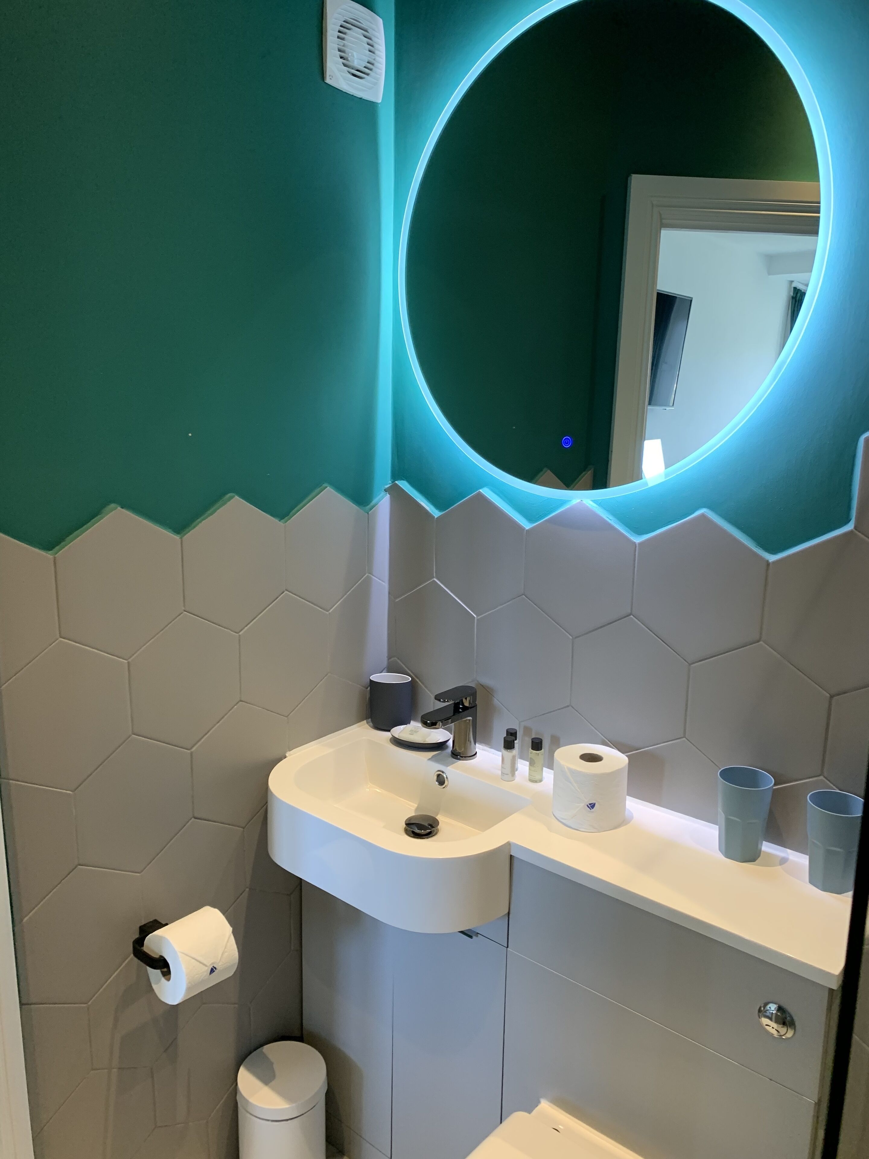 superior super king or twin suite with sea view | bathroom | shower, free toiletries, hair dryer, towels