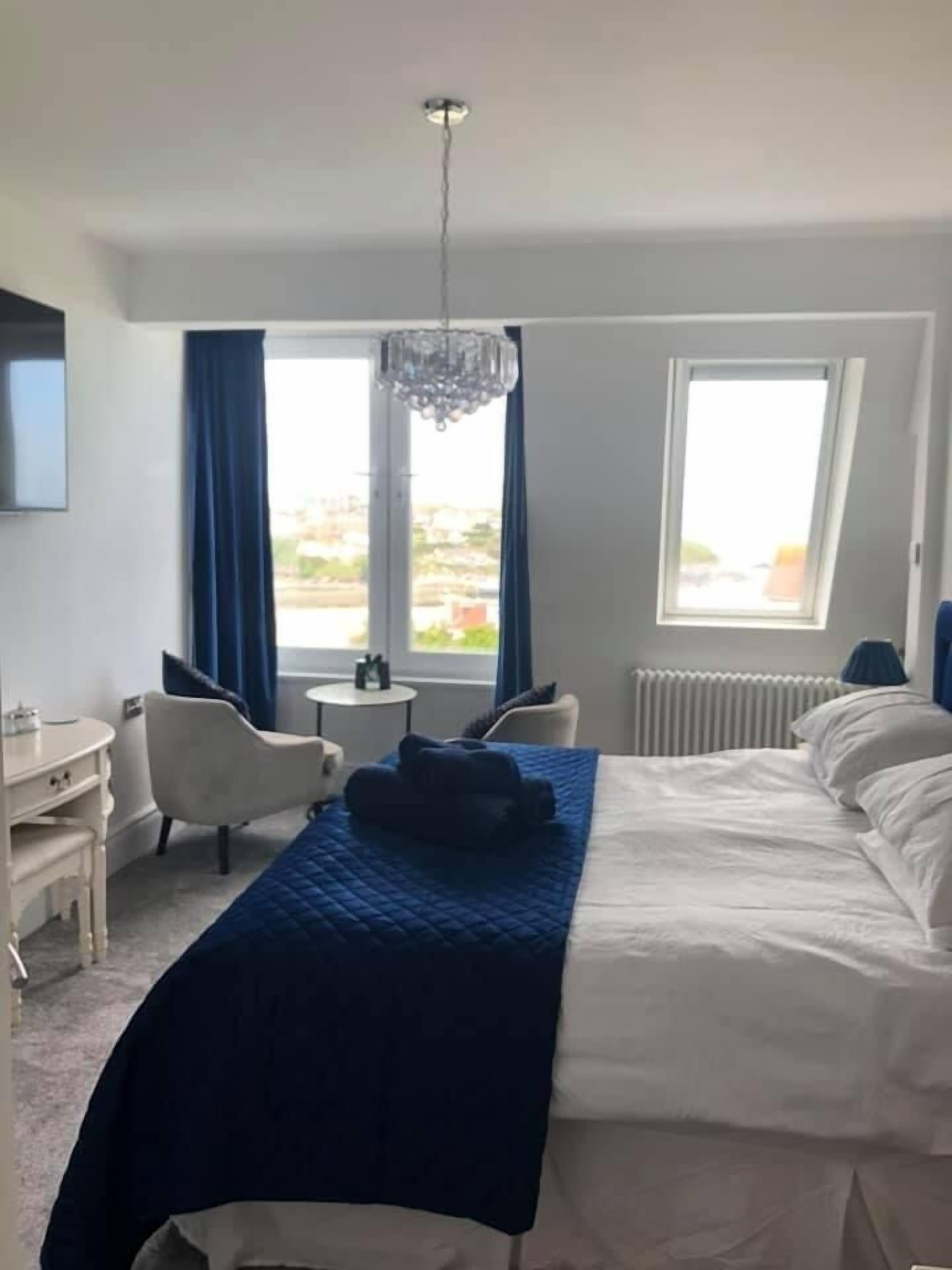 superior super king or twin suite with sea view | premium bedding, individually decorated, individually furnished