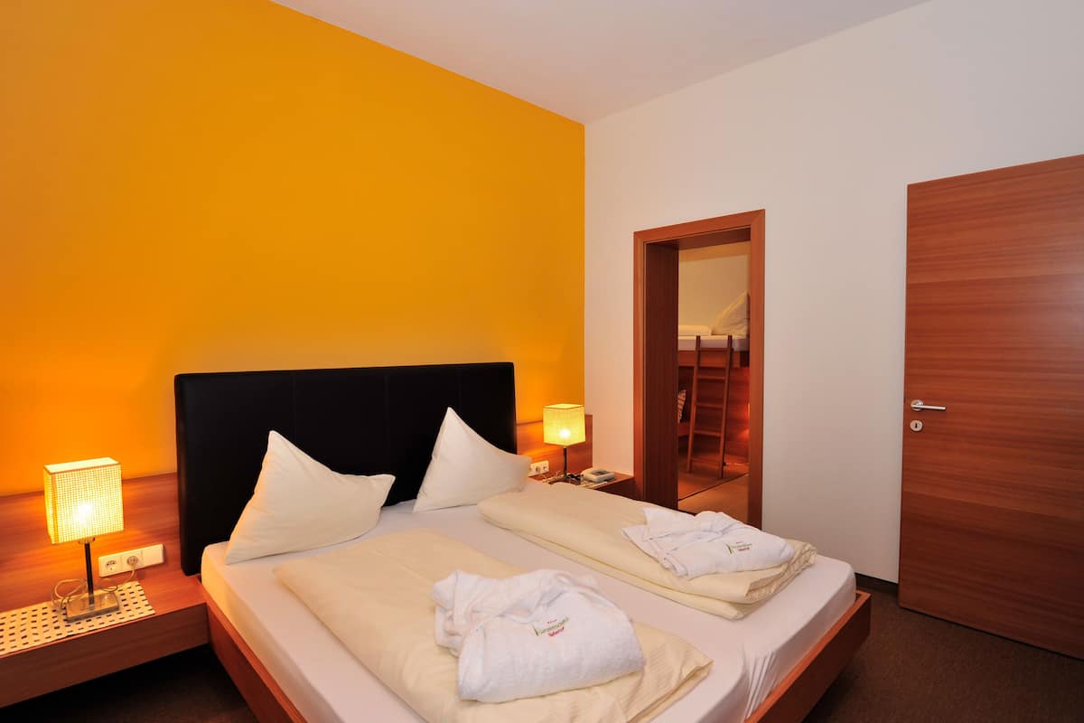 Deluxe appartement, 2 slaapkamers (Family) | Luxe beddengoed, een kluis op de kamer, gratis wifi, beddengoed