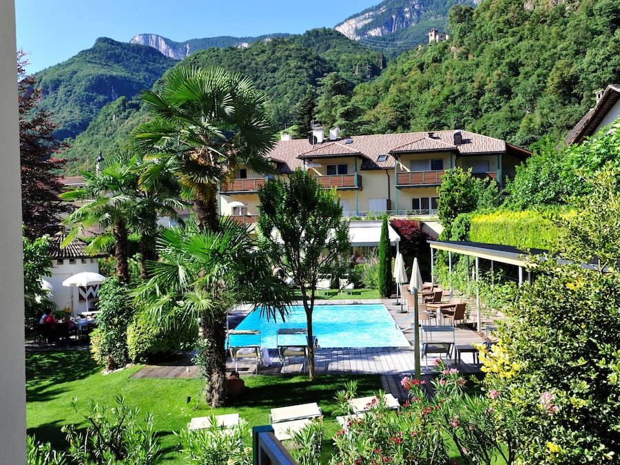 Indoor pool, seasonal outdoor pool, pool loungers