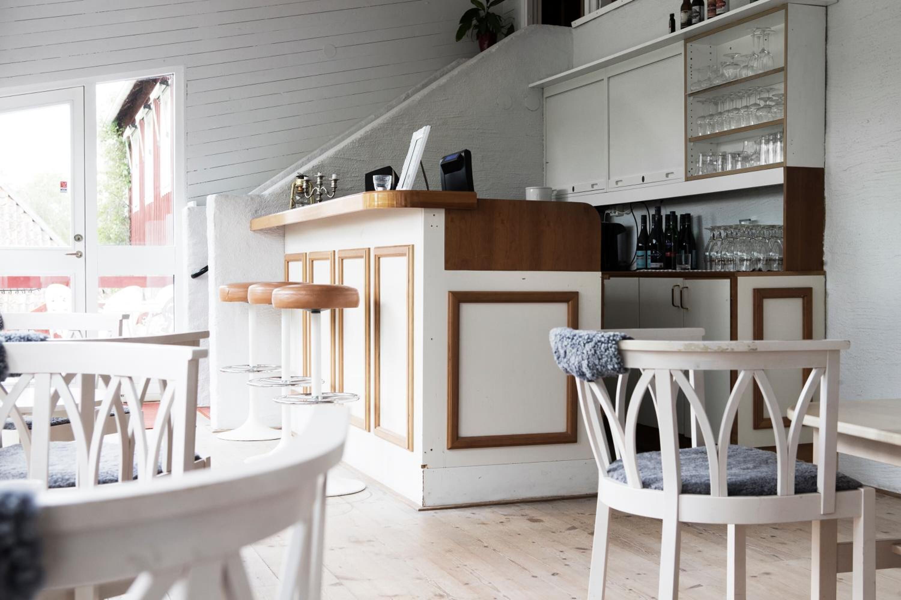 lunch and dinner served, local cuisine