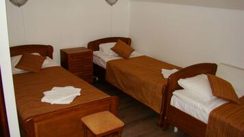 Standard trippelrum - 3 enkelsängar | Värdeförvaringsskåp på rummet och gratis wi-fi