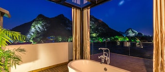 Moon Flower Hotel