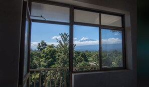 Chambre Supérieure Double ou avec lits jumeaux, 1 grand lit, accès au salon club | Vue de la chambre