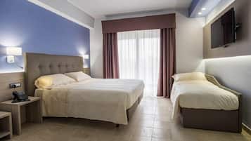Habitación Deluxe, balcón, en el área del patio | Ropa de cama de alta calidad y minibar