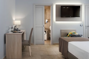 Quarto casal ou duplo clássico | Roupas de cama premium, edredons de pluma, frigobar, cofres nos quartos