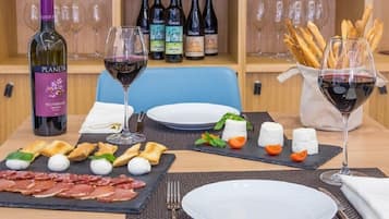 Comida y bebida