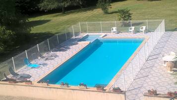 Seasonal outdoor pool, pool umbrellas, sun loungers