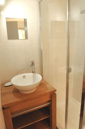 Casa de campo (Lou Blat) | Baño | Ducha, artículos de higiene personal gratuitos y secador de pelo