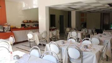 Termasuk sarapan bufet setiap hari