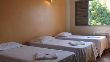 Bar mini, meja, Wi-fi percuma, cadar katil