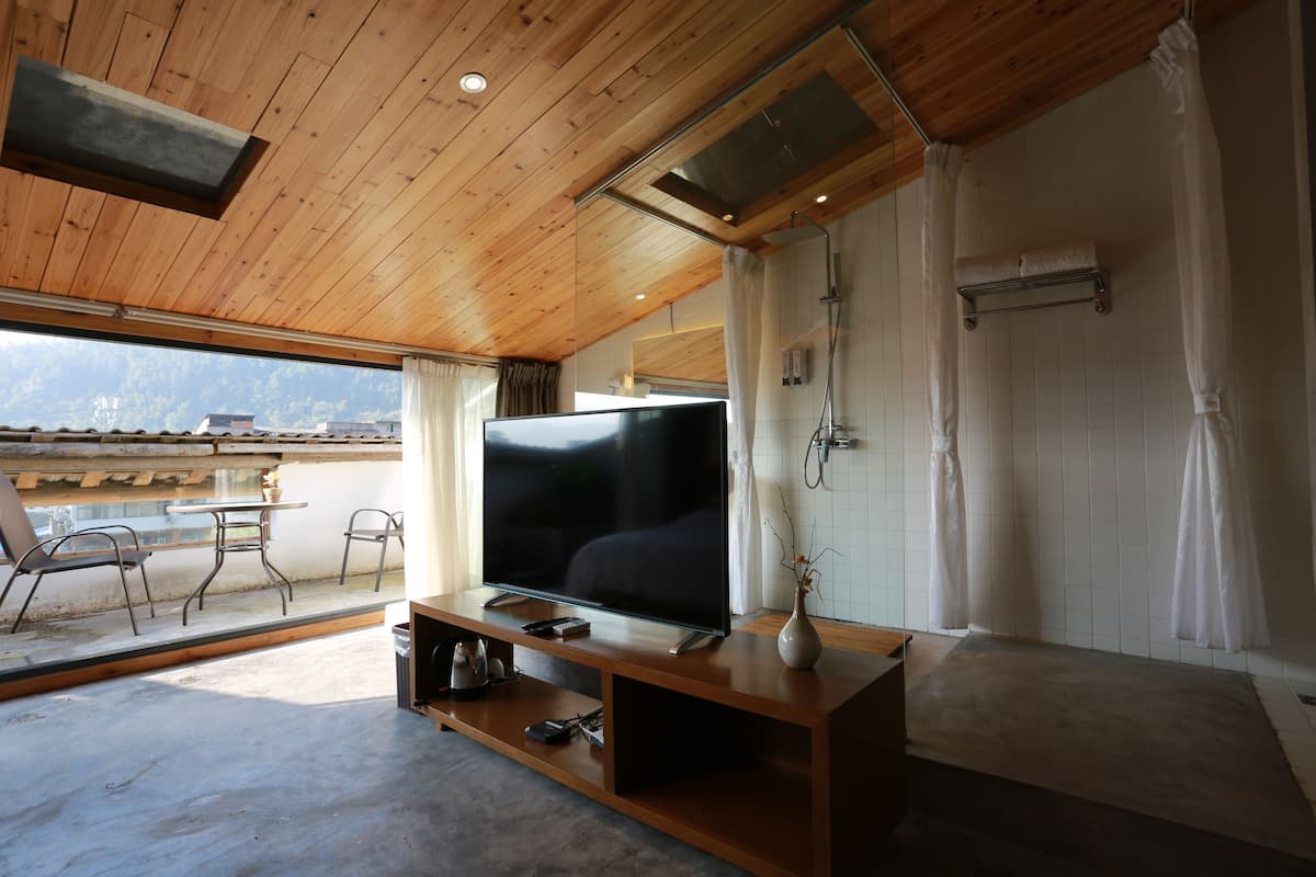 Habitación doble estándar | Escritorio, cortinas blackout y tabla de planchar con plancha