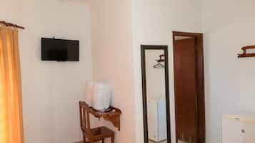 Frigobar, escrivaninha, ferros/tábuas de passar roupa, Wi-Fi de cortesia