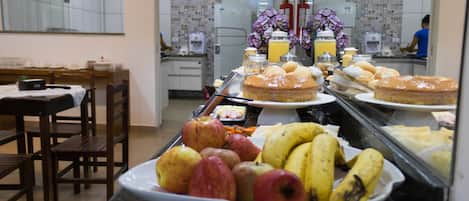 Esmorzar diari continental gratuït