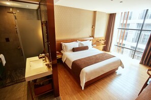 Standard Double Room | Minibar, desk, blackout curtains, iron/ironing board - James Joyce Coffetel Qifu Xincun Branch (Guangzhou)