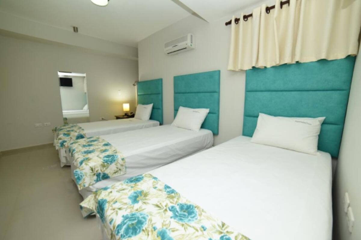 Premium bedding, minibar, desk, free WiFi