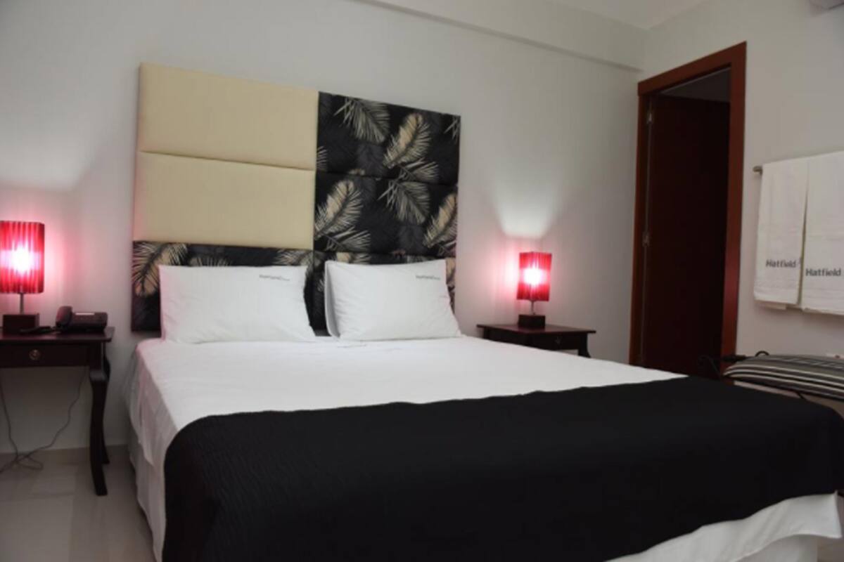 Premium bedding, minibar, desk, free WiFi