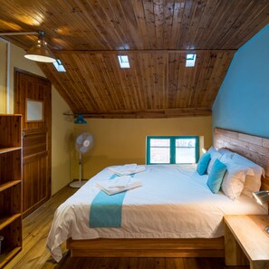Family Room | In-room safe, desk, blackout drapes, soundproofing