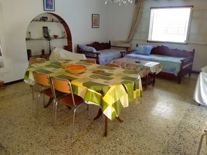 1 chambre, accès au Wi-Fi (inclus), literie fournie