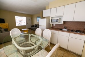 Comfort Suite, Non Smoking, Pool View | Private kitchenette | Fridge, microwave - American Safari Motel (Wildwood Crest)