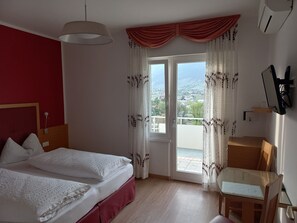 Superior Double Room | Peti besi dalam bilik, meja, Wi-fi percuma, cadar katil 