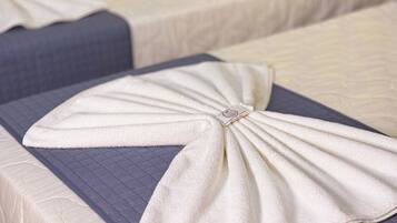 Quarto triplo | Frigobar, escrivaninha, ferros/tábuas de passar roupa, Wi-Fi de cortesia