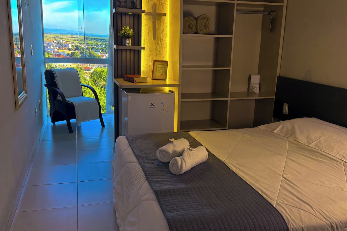 luxury double or twin room | minibar, desk, iron/ironing board, free wifi