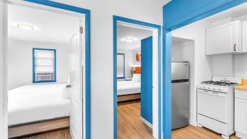 Suite, 2 Bedrooms, Kitchen | 2 bedrooms, desk, free WiFi, bed sheets