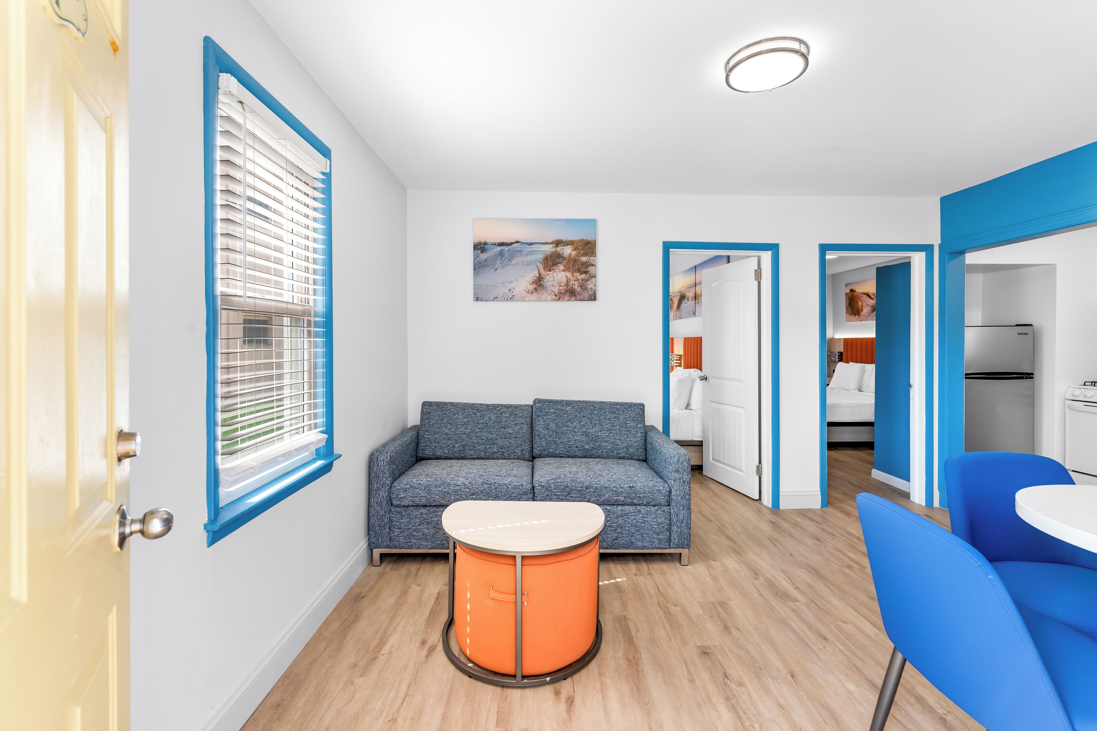 Suite, 2 Schlafzimmer, Küche | Wohnbereich | Fernseher
