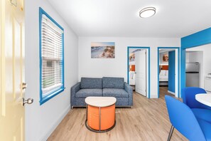 Suite, 2 Bedrooms, Kitchen | Living area