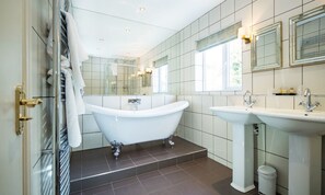 Suite | Bathroom | Free toiletries, hair dryer, towels - Henley Hotel (Henley-in-Arden)