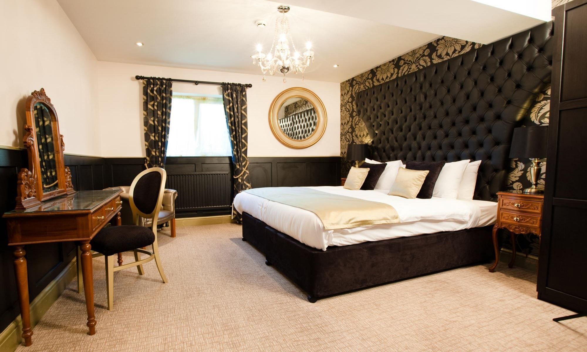 Suite | In-room safe, desk, iron/ironing board, cots/infant beds