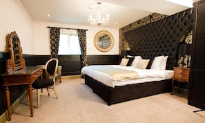 스위트 | 객실 내 금고, 책상, 다리미/다리미판, 유아용 침대