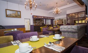 Daily full breakfast for a fee - Henley Hotel (Henley-in-Arden)