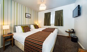 In-room safe, desk, iron/ironing board, cribs/infant beds - Henley Hotel (Henley-in-Arden)