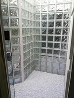 Chuveiro, produtos de toalete grátis, secador de cabelo 