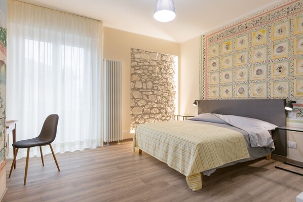 Premium bedding, minibar, in-room safe, desk - B&B Domus Fluminis (Verona)