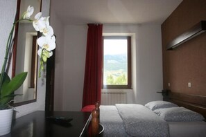 Double Room | Individually decorated, individually furnished, desk, blackout drapes - Hotel la Portette (Les Orres)