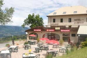Front of property - Hotel la Portette (Les Orres)