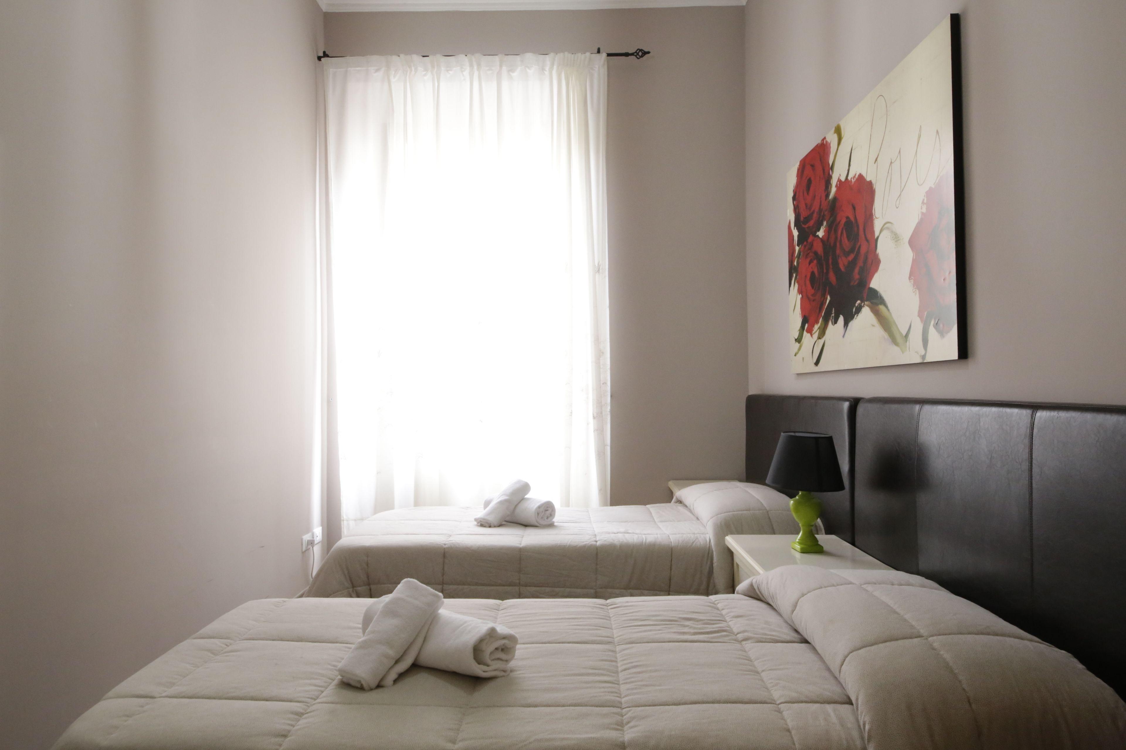 Camera con letto matrimoniale o 2 letti singoli | Una scrivania, Wi-Fi gratuito, lenzuola