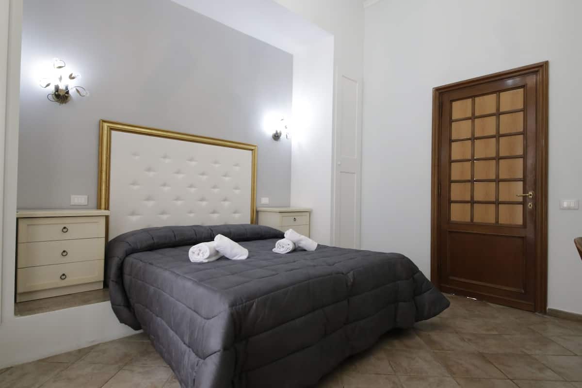 Habitación doble | Escritorio, wifi gratis y ropa de cama