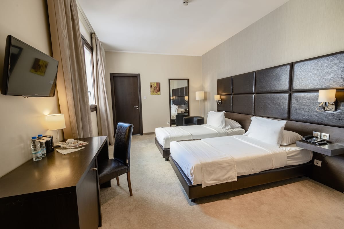 Deluxe Twin Room | Minibar, in-room safe, desk, soundproofing