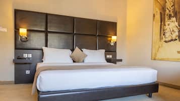 Suite sénior | Minibar, caja fuerte, escritorio y sistema de insonorización