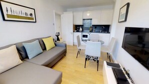 42-inch LED TV with satellite channels, TV - Chiltern Street Serviced Apartments (London)