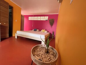 Monolocale Basic, 1 letto king, vista giardino, lato piscina | Con stile personalizzato, con arredamento individuale, una scrivania